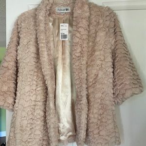 NWT Forever 21 Pink Faux Fur Cropped Coat